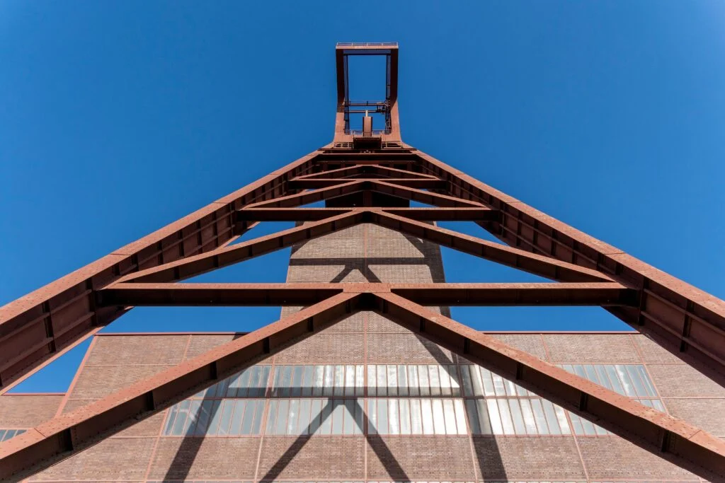 Construccion con estructura de acero en fabrica