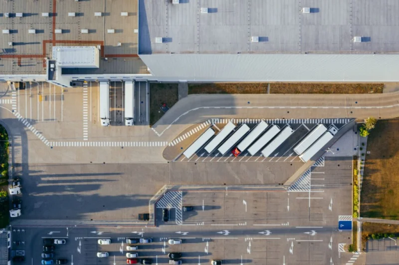 Vista aerea de centro de distribucion logistica