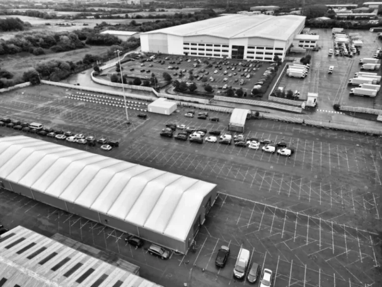 Vista aerea de parque industrial y bodegas