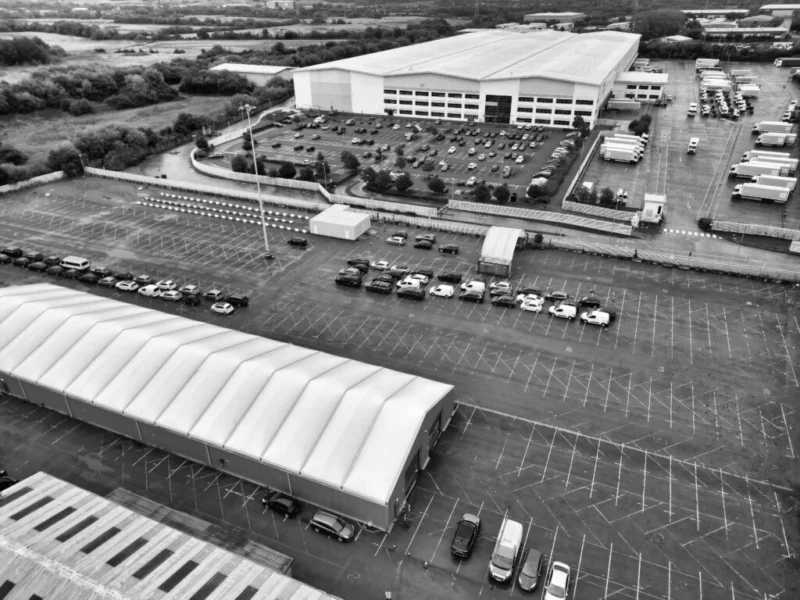 Vista aerea de parque industrial y bodegas